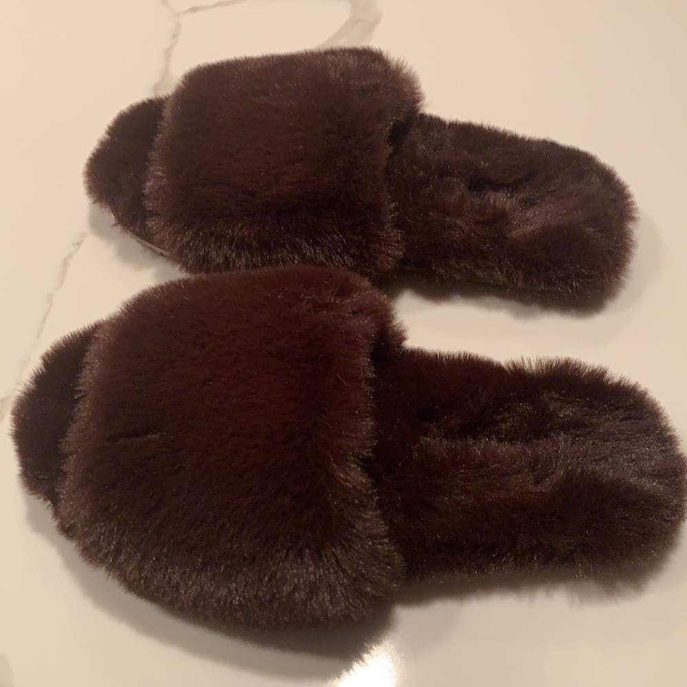 Slippers - Picture 2 of 3